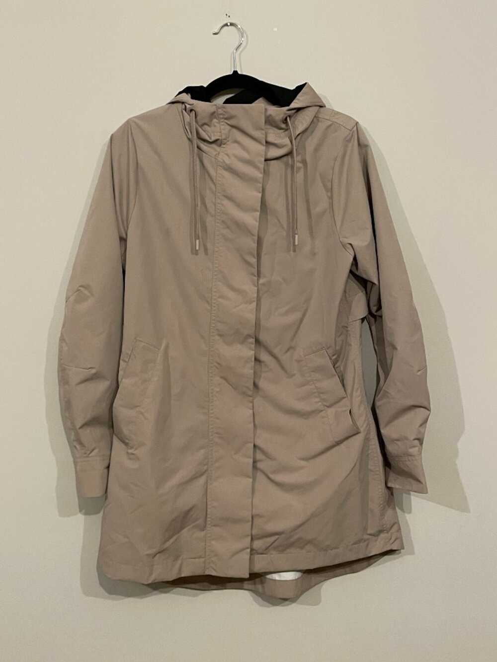 Athleta Edgewater RainOut Parka Women’s Small Abalone Cream Hooded Raincoat